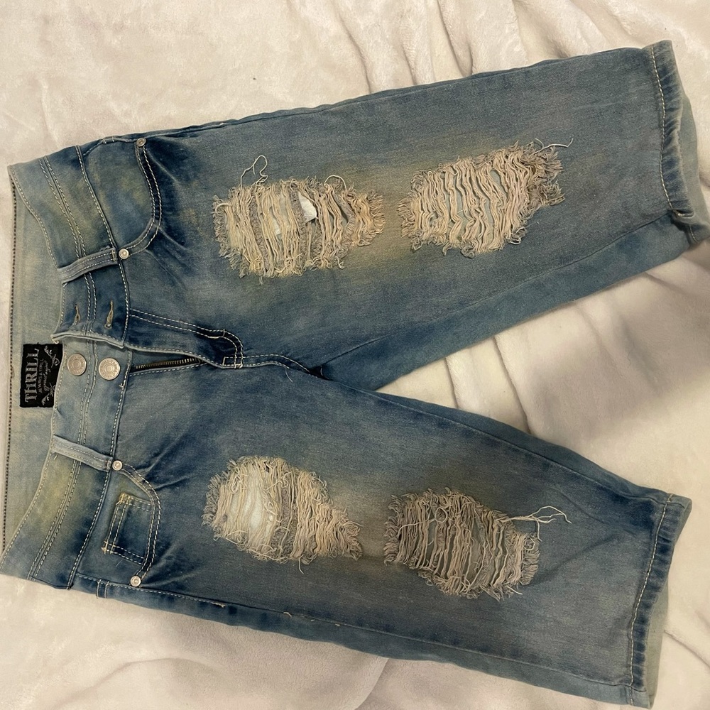 Thrill ripped Bermuda shorts